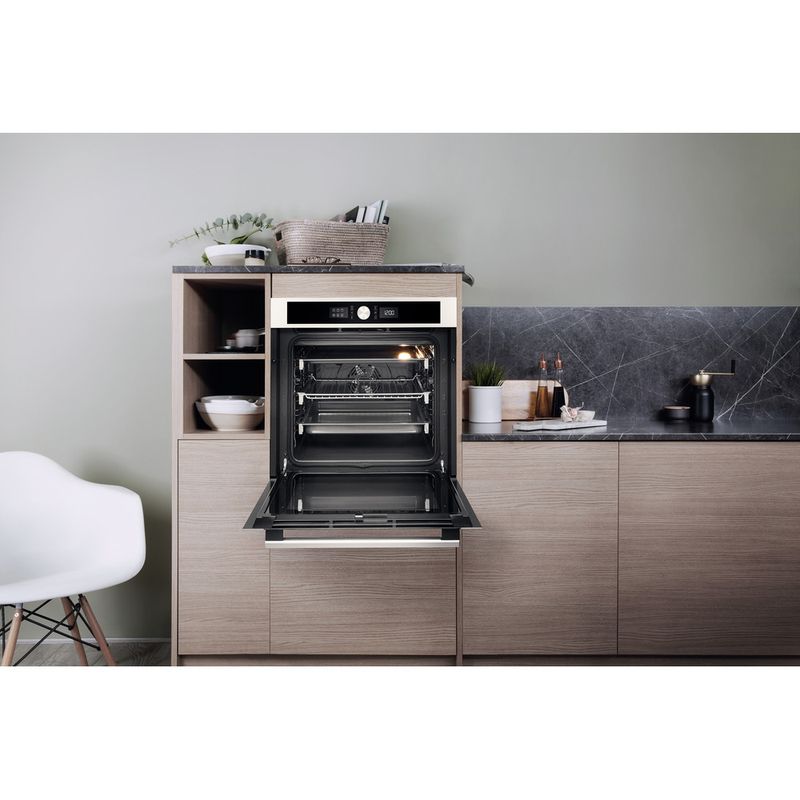 Bauknecht-Einbauherd-Backofen-Einbaugerat-BIR4-DP8FS3-PT-Elektrisch-A--Lifestyle-frontal-open