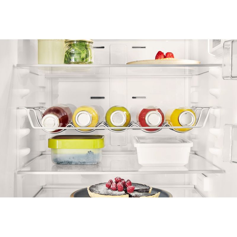 Bauknecht-Kuhl----Gefrierkombination-Standgerat-KGNFI-206-A3--IN-Optic-Inox-2-doors-Lifestyle-detail