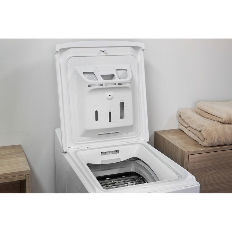 Bauknecht-Waschmaschine-Standgerat-WAT-Prime-652-PS-Weiss-Toplader-A----Lifestyle-perspective-open