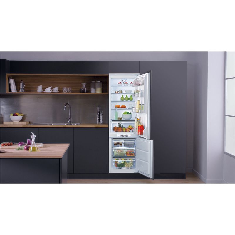 Bauknecht-Kuhl----Gefrierkombination-Einbaugerat-KGIN-3183-A---Weiss-2-doors-Lifestyle-frontal-open