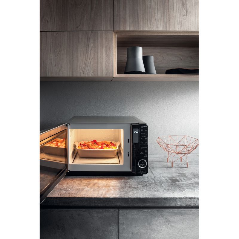 Bauknecht-Mikrowelle-Standgerat-MW-421-SL-Silber-Elektronisch-25-Mikrowelle-Grill-800-Lifestyle-frontal-open