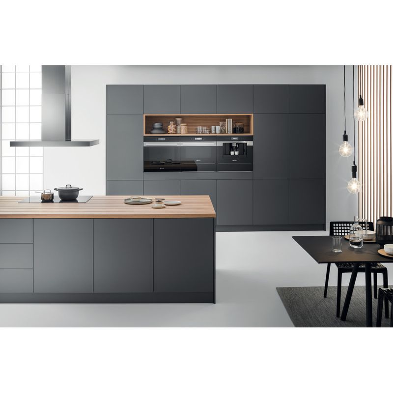 Bauknecht-Einbauherd-Backofen-Einbaugerat-ECSK9-9845-PT-A-Lifestyle-frontal