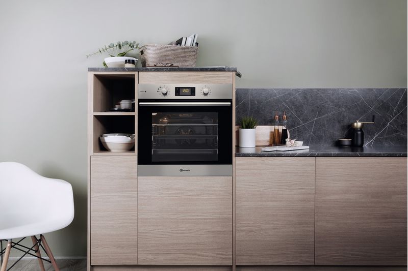Bauknecht-Einbauherd-Backofen-Einbaugerat-BAR2S-K8-V2-IN-Elektrisch-A--Lifestyle-frontal