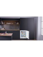 Bauknecht-Gefrierteil-Einbaugerat-GSU-8F1-Weiss-Lifestyle-frontal-open
