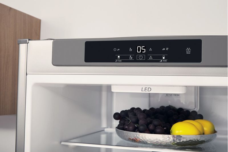 Bauknecht-Kuhl----Gefrierkombination-Standgerat-KGSF-203G-IN-Optic-Inox-2-doors-Lifestyle-control-panel
