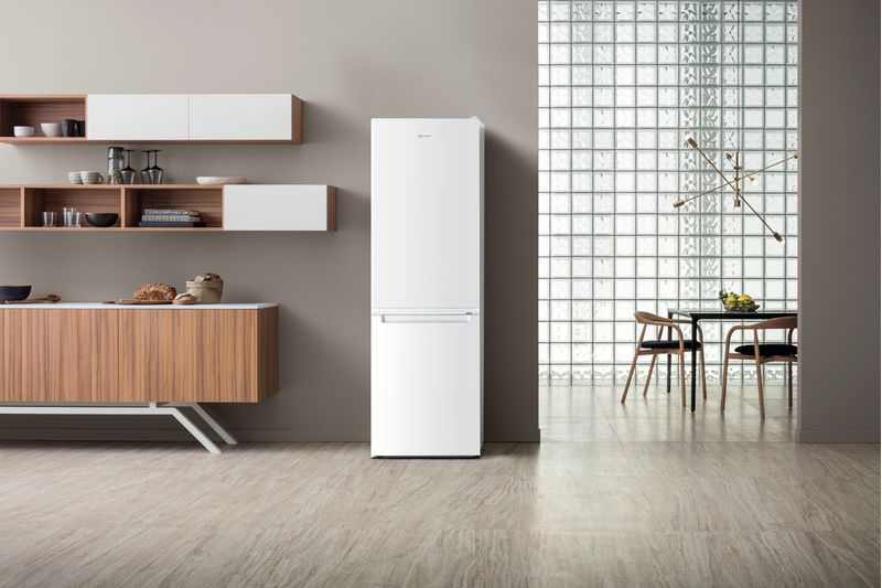 Bauknecht-Kuhl----Gefrierkombination-Standgerat-KGL-1820-WS-2-Weiss-2-doors-Lifestyle-frontal