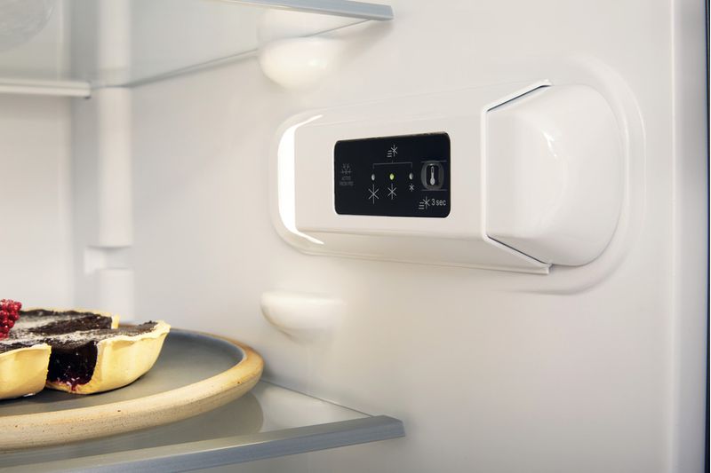 Bauknecht Kühl- / Gefrierkombination Standgerät KG StopFrost 182 IN 2 Optic Inox 2 doors Lifestyle control panel