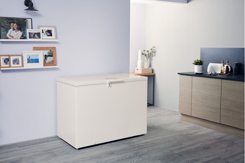 Bauknecht-Gefrierteil-Standgerat-GTE-220-Weiss-Lifestyle-perspective