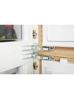 Bauknecht-Kuhl----Gefrierkombination-Einbaugerat-KGIL-180F2-P-Weiss-2-doors-Lifestyle-detail