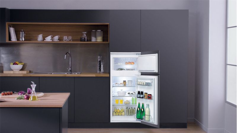 Bauknecht-Kuhl----Gefrierkombination-Einbaugerat-KDI-12S1-Weiss-2-doors-Lifestyle-frontal-open