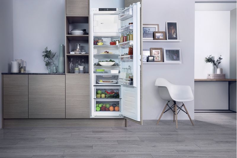 Bauknecht Kühlen Einbaugerät KSI 18GF2 P0 Weiss Lifestyle frontal open