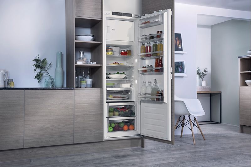 Bauknecht Kühlen Einbaugerät KSI 18GF2 P0 Weiss Lifestyle perspective open