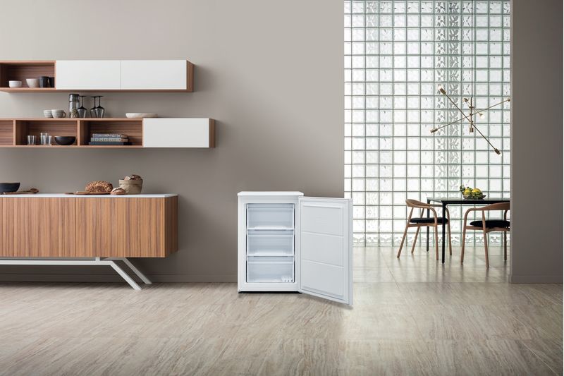 Bauknecht-Gefrierteil-Standgerat-GK-1895-2-Weiss-Lifestyle-frontal-open
