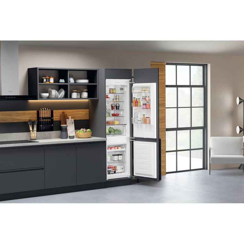 Bauknecht-Kuhl----Gefrierkombination-Einbaugerat-KGITN-18F1-Weiss-2-doors-Lifestyle-perspective-open