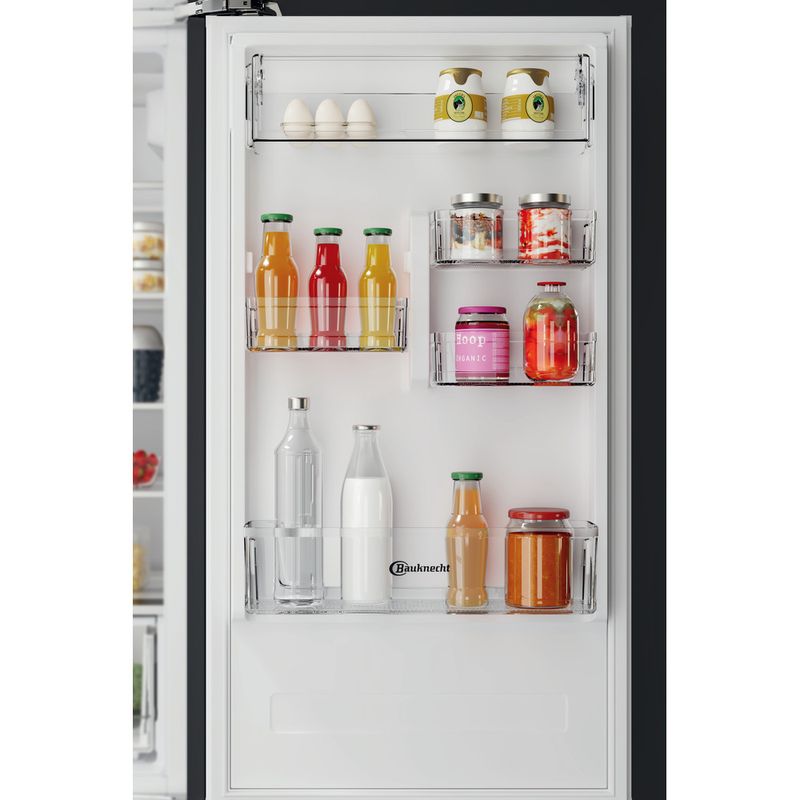 Bauknecht-Kuhl----Gefrierkombination-Einbaugerat-KGITN-18F1-Weiss-2-doors-Lifestyle-detail