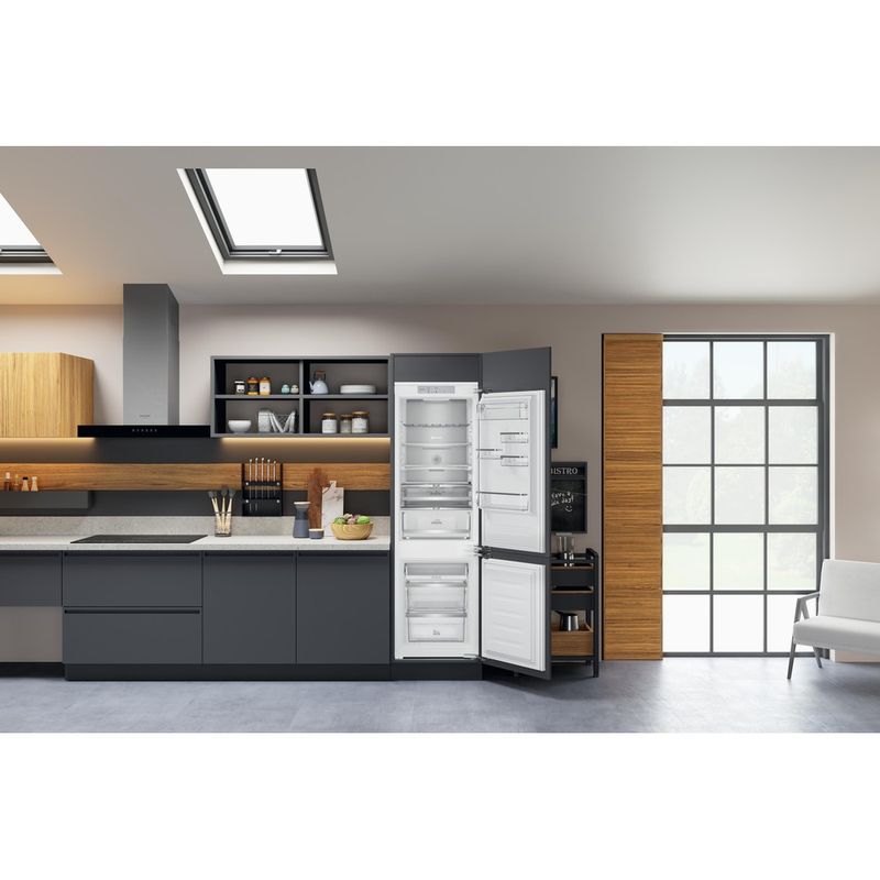 Bauknecht-Kuhl----Gefrierkombination-Einbaugerat-KGITN-18F3-MA-Weiss-2-doors-Lifestyle-frontal-open