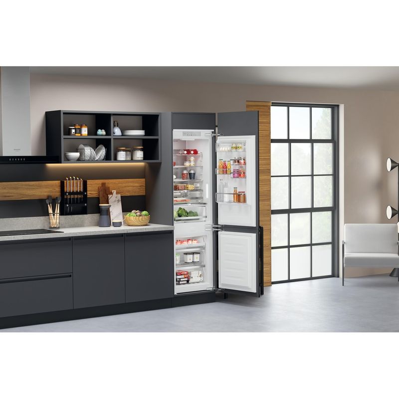 Bauknecht-Kuhl----Gefrierkombination-Einbaugerat-KGITN-18F3-MA-Weiss-2-doors-Lifestyle-perspective-open