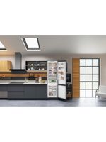 Bauknecht-Kuhl----Gefrierkombination-Einbaugerat-KGITN-20F3-MA-Weiss-2-doors-Lifestyle-frontal-open