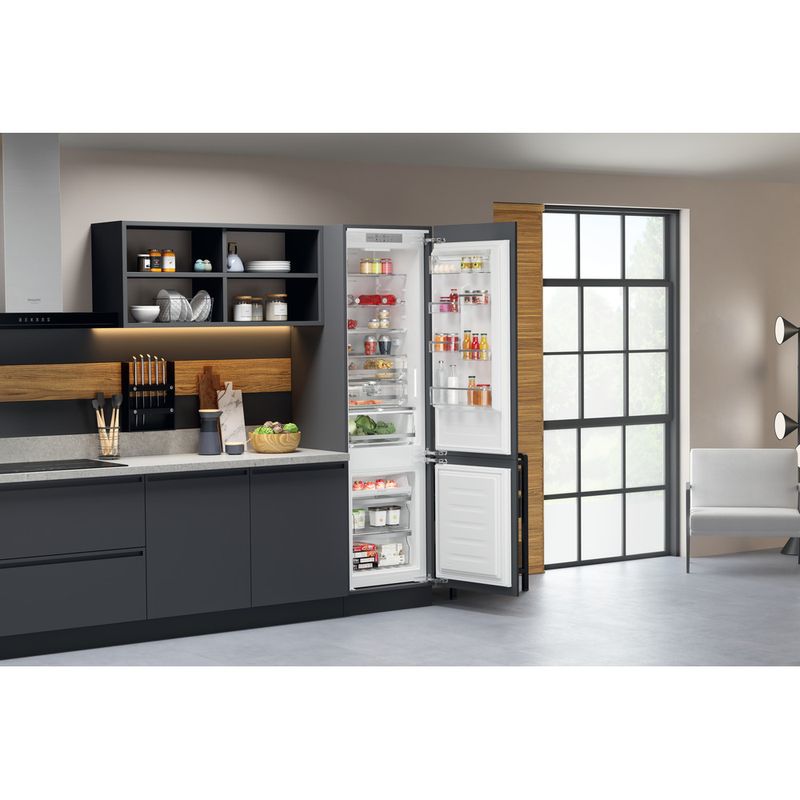 Bauknecht-Kuhl----Gefrierkombination-Einbaugerat-KGITN-20F3-MA-Weiss-2-doors-Lifestyle-perspective-open