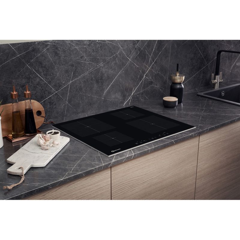 Bauknecht-Kochfeld-CTAI-9640-IN-Schwarz-Induction-vitroceramic-Lifestyle-perspective