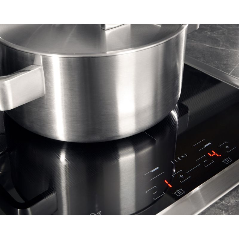 Bauknecht-Kochfeld-CTAI-9640FS-IN-Schwarz-Induction-vitroceramic-Lifestyle-detail