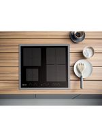 Bauknecht-Kochfeld-CTAI-9640FS-IN-Schwarz-Induction-vitroceramic-Lifestyle-frontal