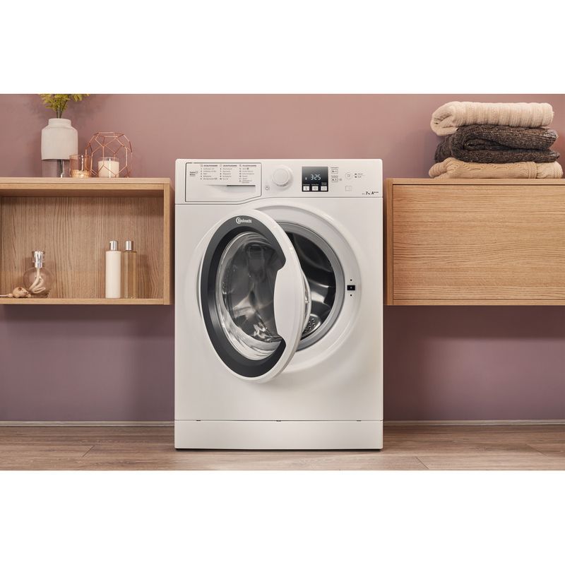 Bauknecht-Waschmaschine-Standgerat-WA-Soft-7F4-Weiss-Frontlader-A----Lifestyle-frontal-open