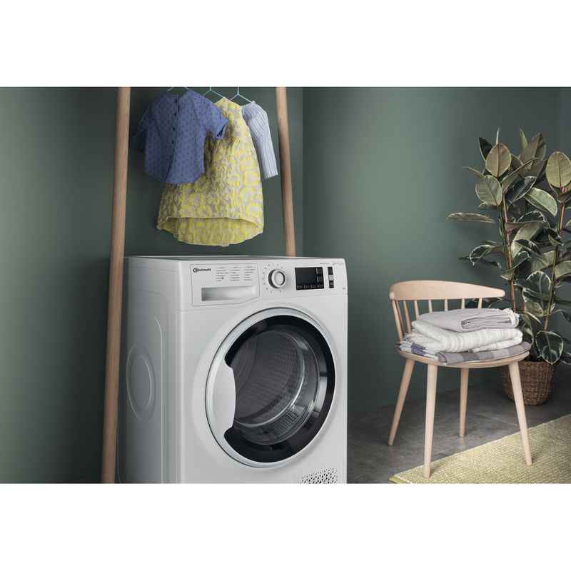 Bauknecht-Trockner-T-Sense-M11-8X3WKY-DE-Weiss-Lifestyle-perspective