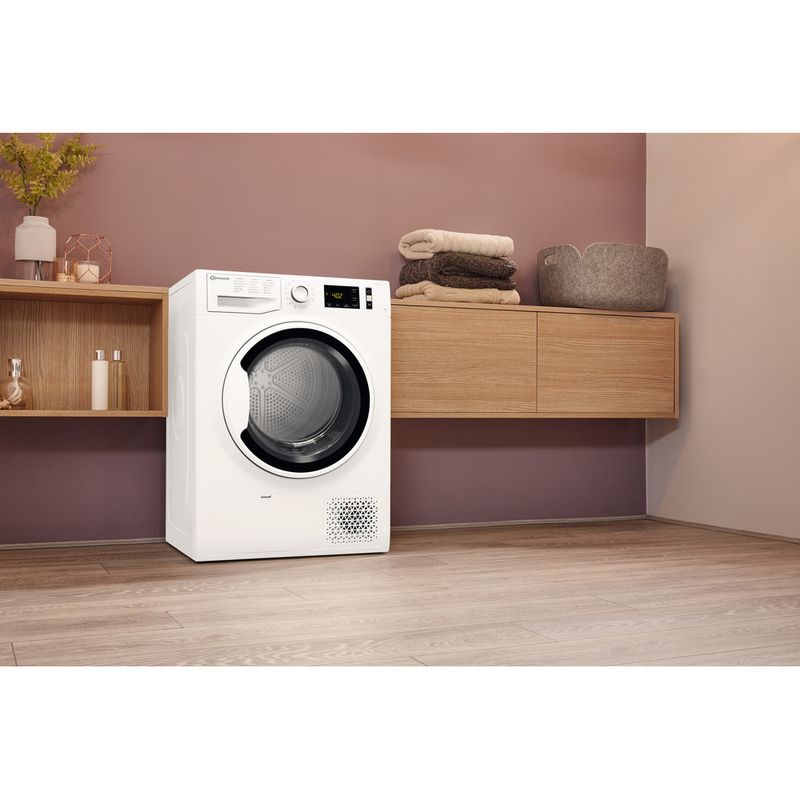 Bauknecht-Trockner-T-Pure-M11-72WK-DE-Weiss-Lifestyle-perspective