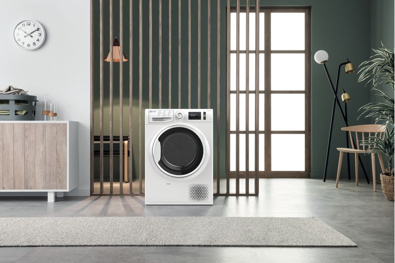 Bauknecht-Trockner-T-Sense-M11-8X3WK-DE-Weiss-Lifestyle-frontal