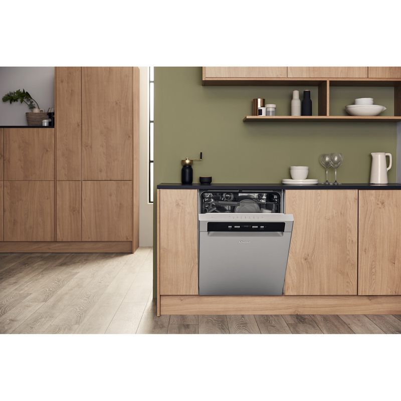 Bauknecht-Dishwasher-Standgerat-BKUC-3C32-X-C-Unterbau-D-Lifestyle-perspective