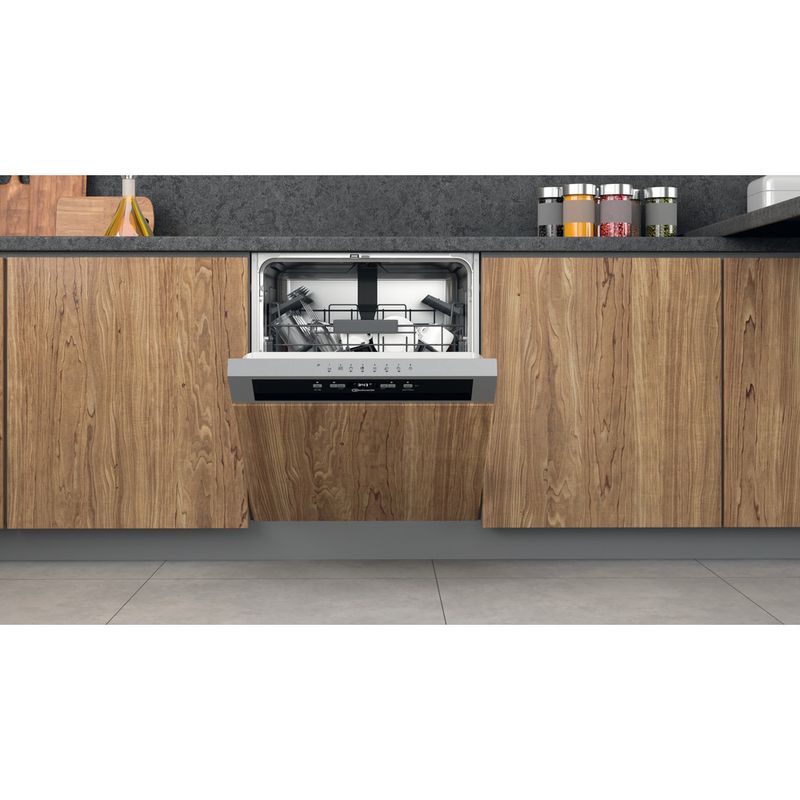 Bauknecht Dishwasher Einbaugerät OBBC Ecostar 5320 Teilintegriert D Lifestyle frontal open