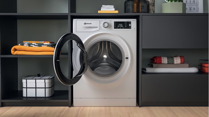 Bauknecht-Waschmaschine-Standgerat-WM-Class-823-PS-Weiss-Frontlader-B-Lifestyle-frontal-open