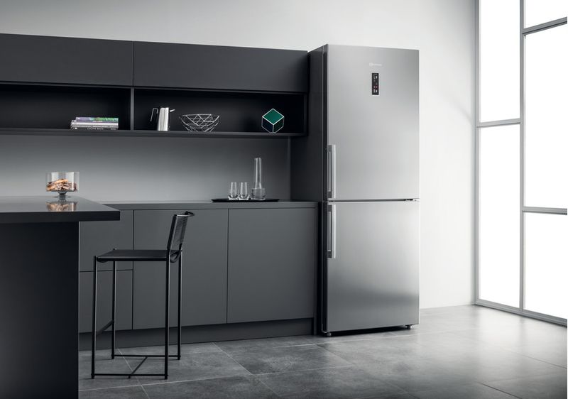 Bauknecht-Kuhl----Gefrierkombination-Standgerat-KGNXL-19-A3--IN-Optic-Inox-2-doors-Lifestyle-perspective