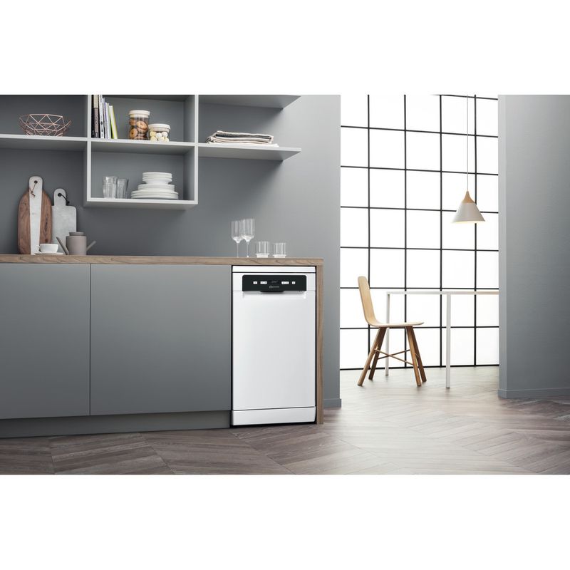 Bauknecht-Dishwasher-Standgerat-BSFC-3M19-Standgerat-F-Lifestyle-perspective