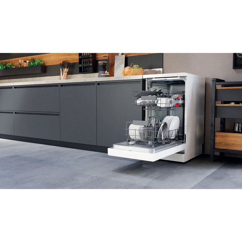 Bauknecht-Dishwasher-Standgerat-BSFC-3M19-Standgerat-F-Lifestyle-perspective-open
