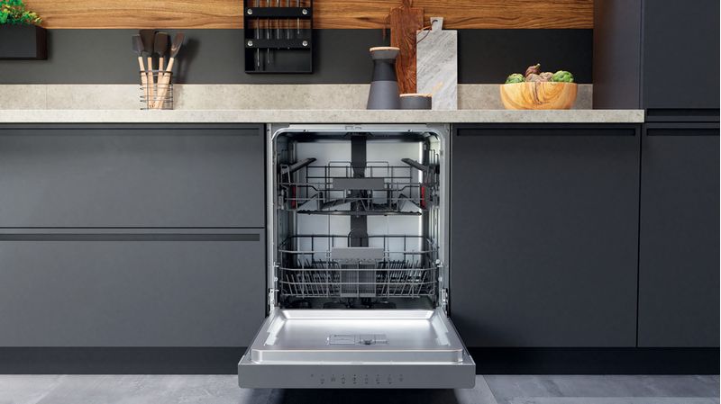 Bauknecht-Dishwasher-Einbaugerat-IBUC-3C33-X-Unterbau-D-Lifestyle-frontal-open