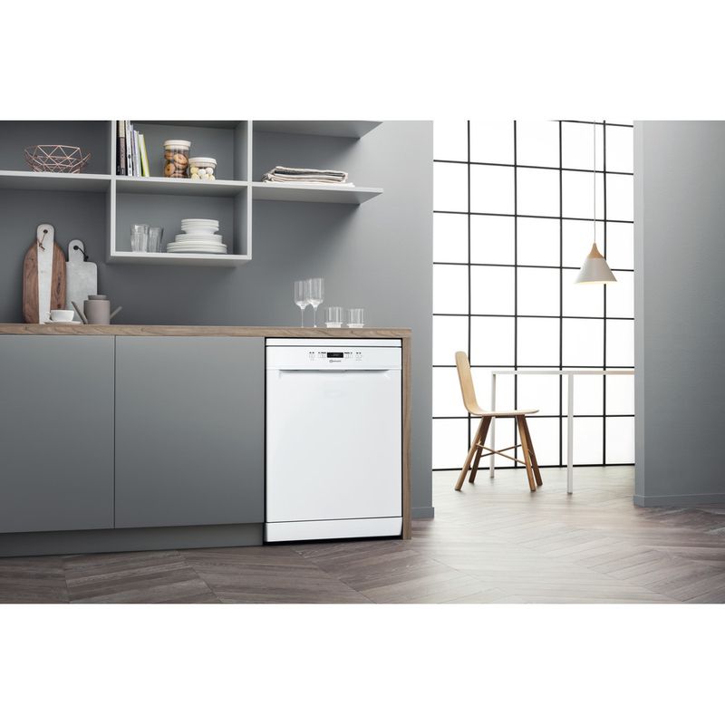 Bauknecht-Dishwasher-Standgerat-BFC-3C26-Standgerat-E-Lifestyle-perspective