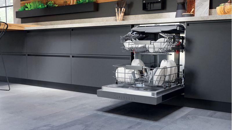 Bauknecht-Dishwasher-Einbaugerat-OBKUC-3C26-F-X-Unterbau-E-Lifestyle-perspective-open