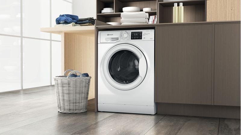 Bauknecht Waschtrockner Standgerät WT Eco Plus 86 43 N Weiss Frontlader Lifestyle perspective