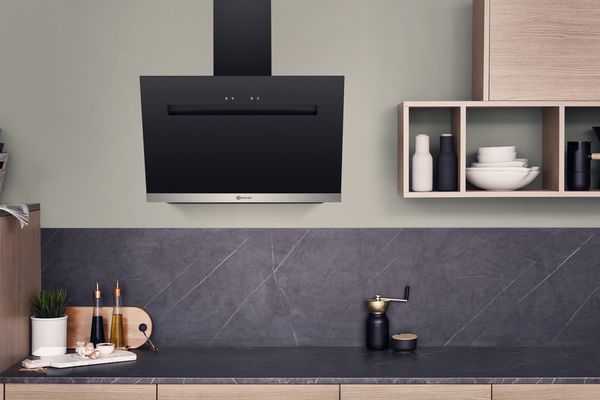 Bauknecht Dunstabzugshauben Einbaugerät DBHVS 81 LT K/2 Schwarz Wandmontage Elektronisch Lifestyle frontal