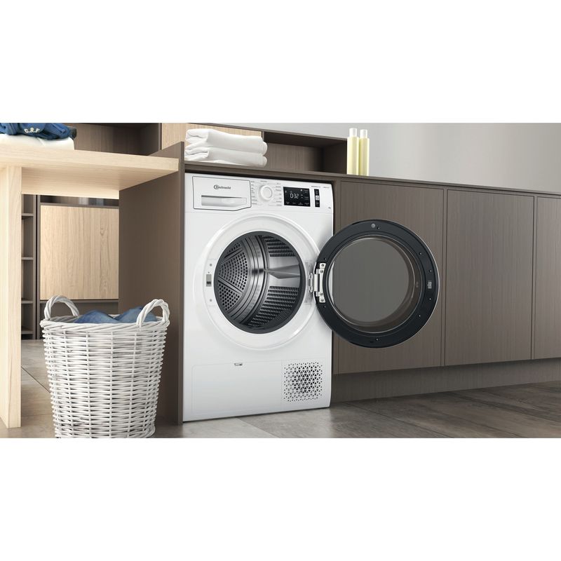 Bauknecht Trockner TK AO 83 N Weiss Lifestyle perspective open