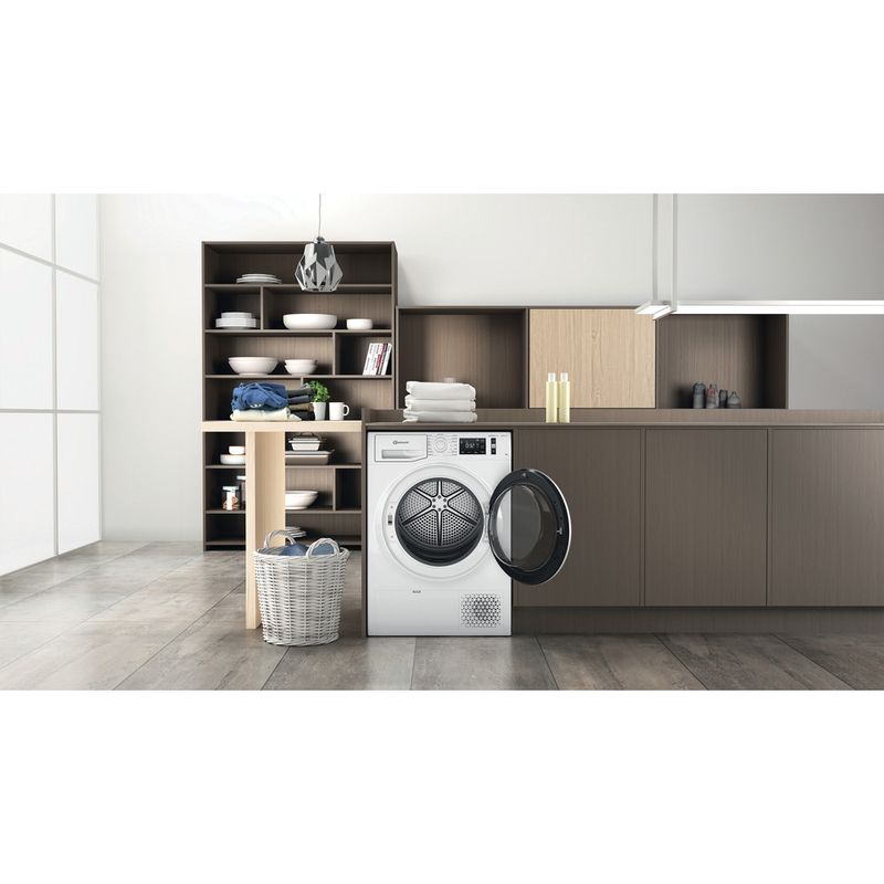 Bauknecht Trockner TK AO 83 N Weiss Lifestyle frontal open