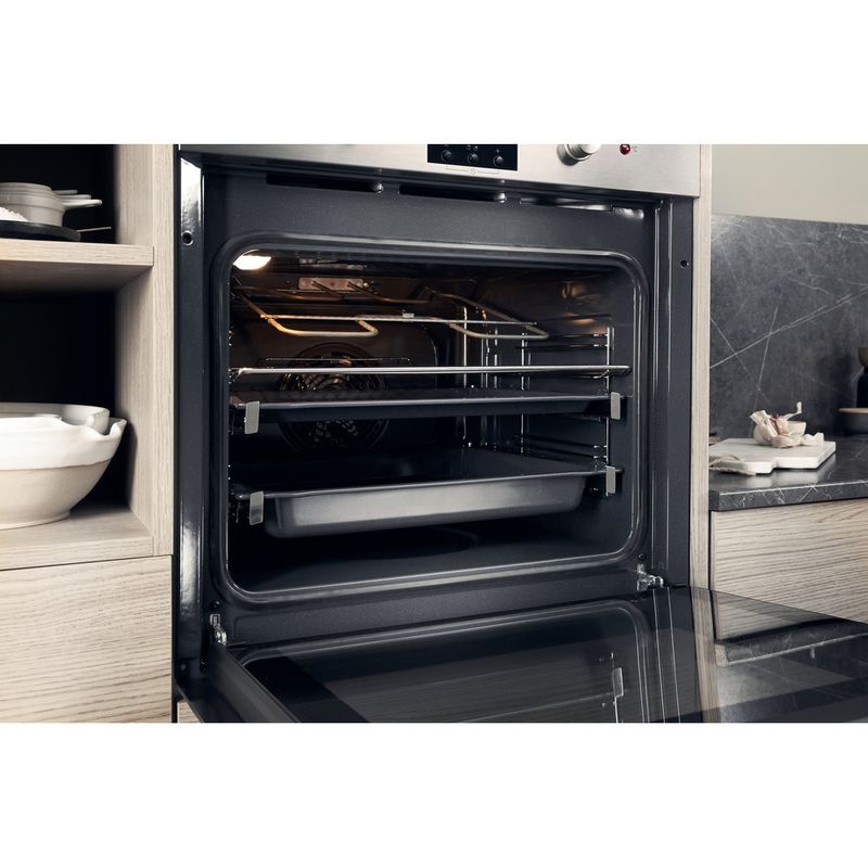 Bauknecht-Einbauherd-Backofen-Einbaugerat-BAR2-KN5V2-IN-Elektrisch-A-Lifestyle-perspective-open