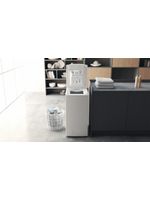 Bauknecht-Waschmaschine-Standgerat-WMT-612-B5-Weiss-Toplader-B-Lifestyle-frontal-open