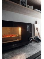 Bauknecht-Mikrowelle-Standgerat-MW-421-SL-Silber-Elektronisch-25-Mikrowelle-Grill-800-Lifestyle-perspective