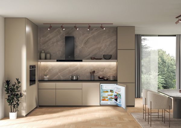 002__Lifestyle frontal open