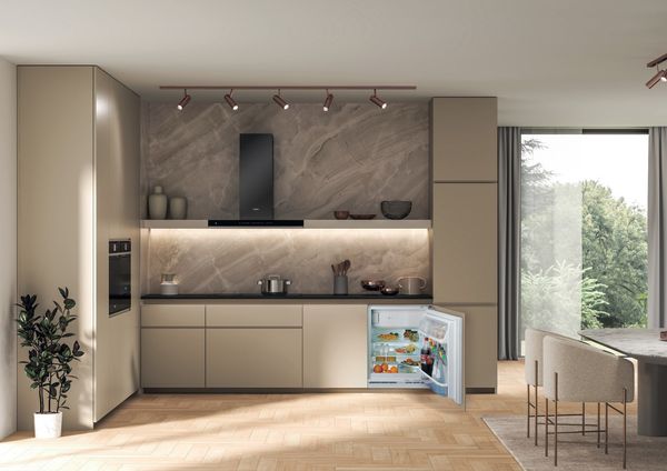 002__Lifestyle frontal open