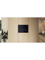 Bauknecht-Mikrowelle-Einbaugerat-BCW7O7HTSK-Schwarz-Elektronisch-53-Kombinationsbetrieb-mit-Mikrowelle-950-Lifestyle-frontal