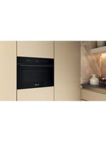 Bauknecht-Mikrowelle-Einbaugerat-BCW7O7HTSK-Schwarz-Elektronisch-53-Kombinationsbetrieb-mit-Mikrowelle-950-Lifestyle-perspective